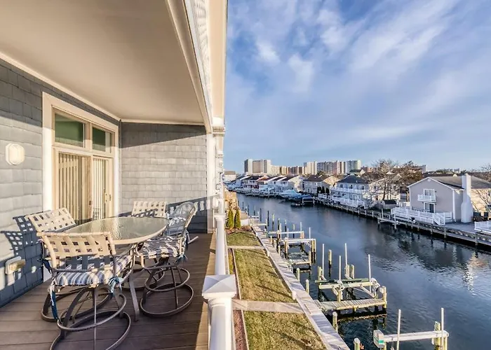 Harbour Club A-9